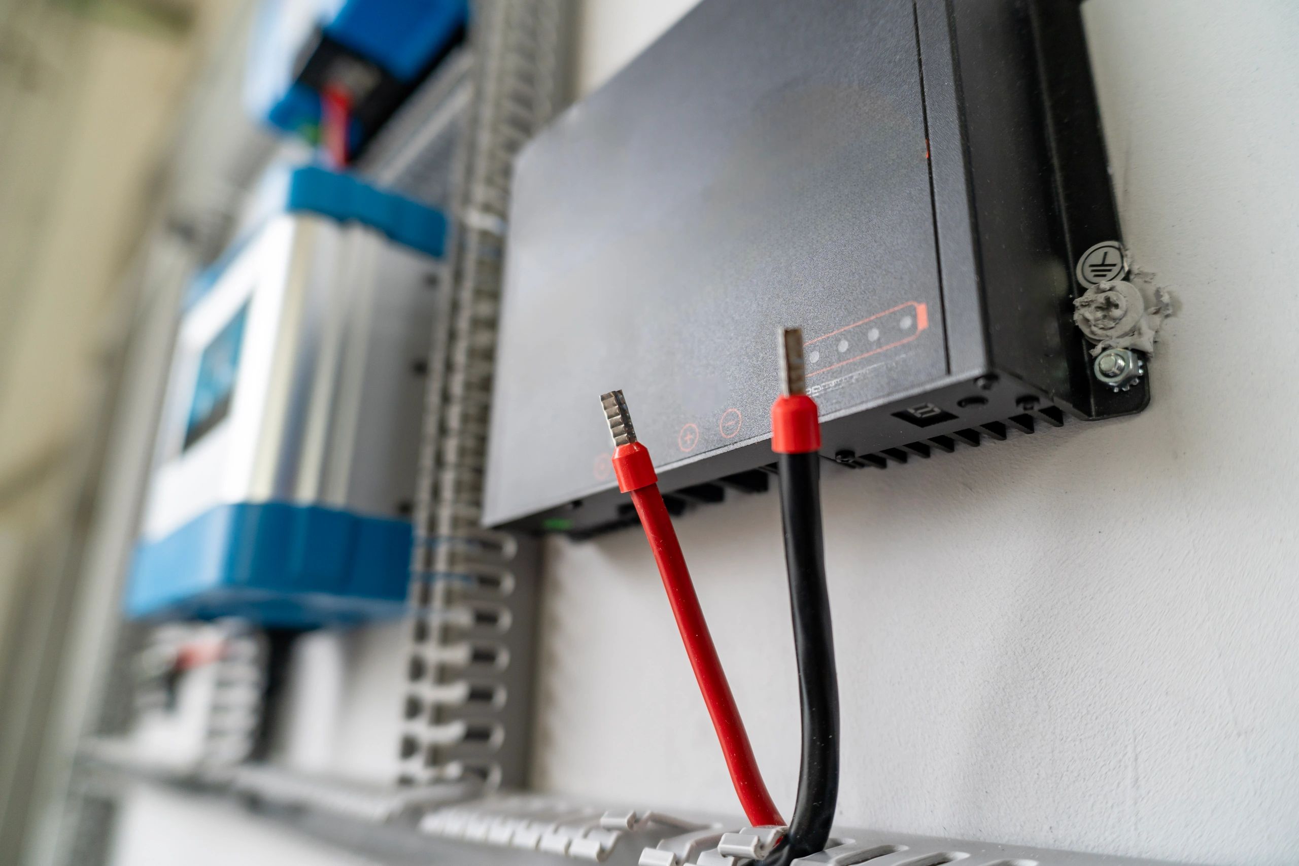 Solar charge controller connecting wires for renewable energy system